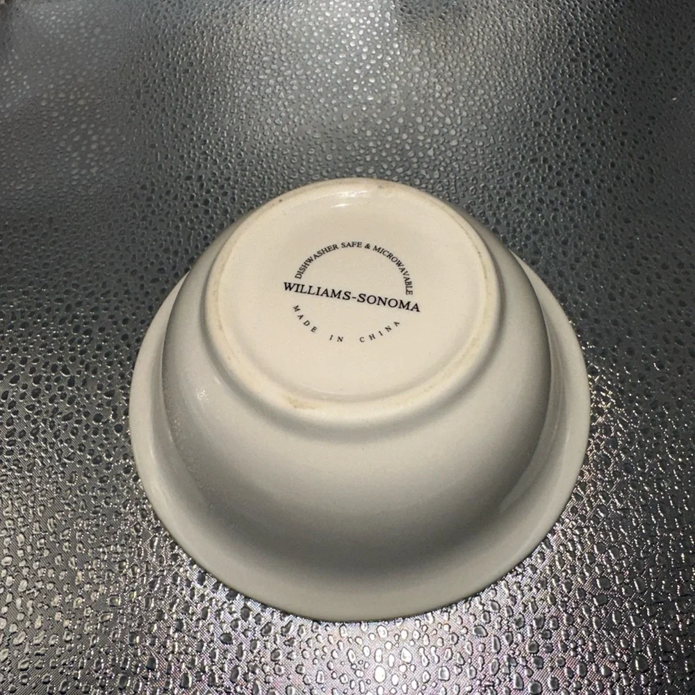 Williams Sonoma Ceramic asparagus dessert Bowl